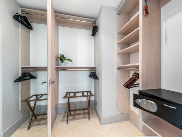 Luxury South Beach Rentals - Oceanfront Balcony, 3 Pools & Spa Access